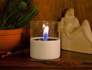 Σετ Gift Pack Επιτραπέζια εστία φωτιάς Lilly 10 & Tenderfuel 1lt Τenderflame με διάρκεια καύσης 9 - 10 ώρες, χωρητικότητα δεξαμενής 300ml και διαστάσεις 10x11.5cm - White